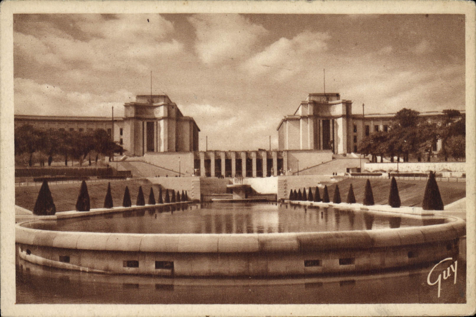 CPA Paris Le palais de Chaillot vu des jardins