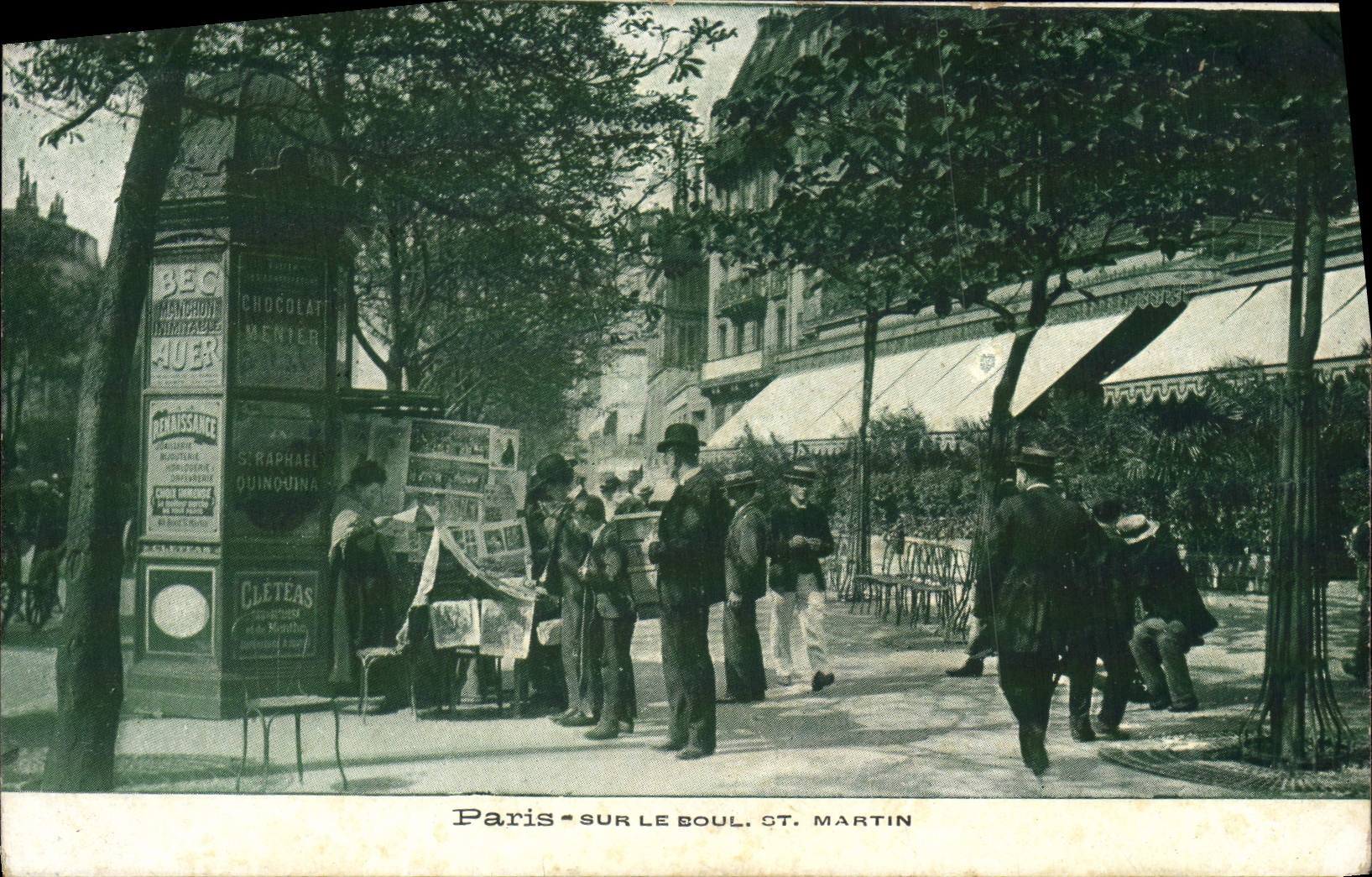 VINTAGE POSTCARD Paris On the boulevard St Commercial Martin of newspapers