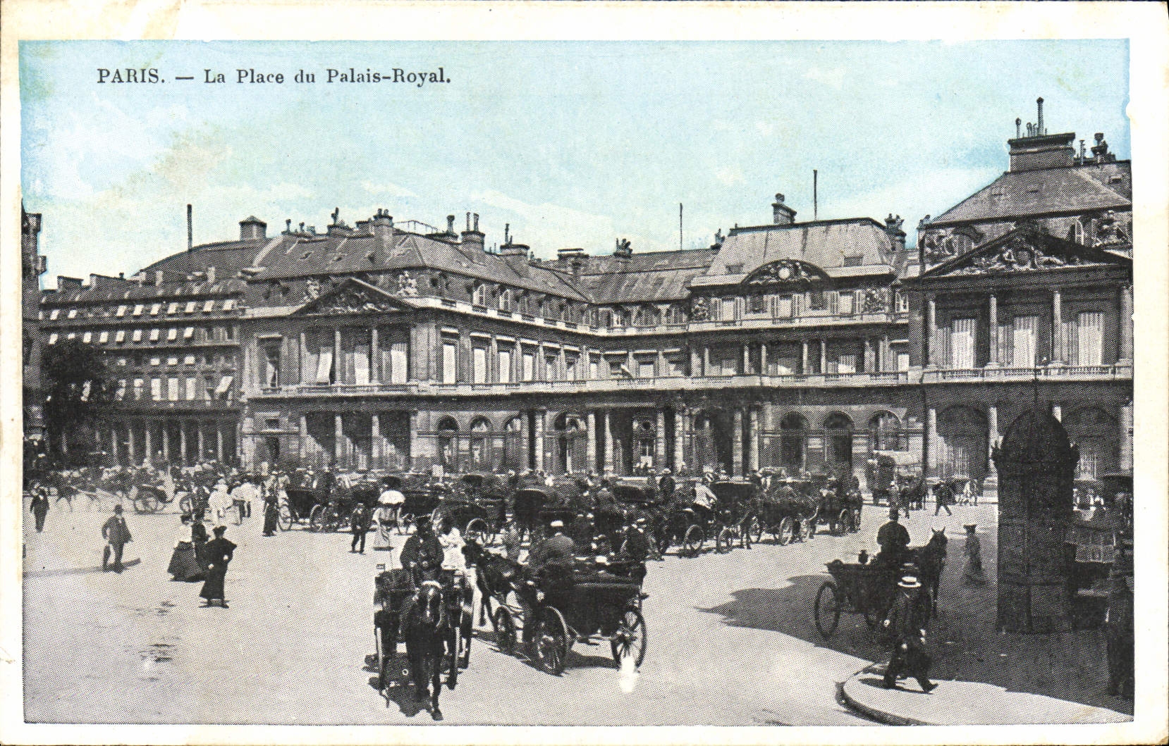 CPA Paris Le Place du Palais Royal