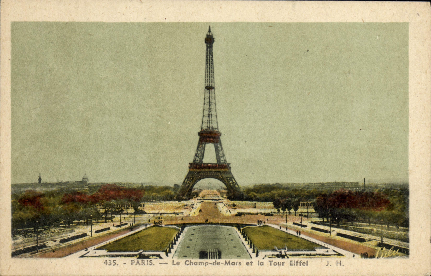 CPA Paris Le Champ de Mars et la Tour Eiffel