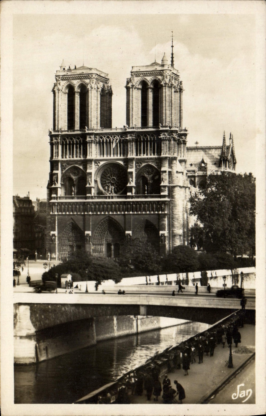 CPA Paris La Cathedrale Notre Dame et le Pont Double