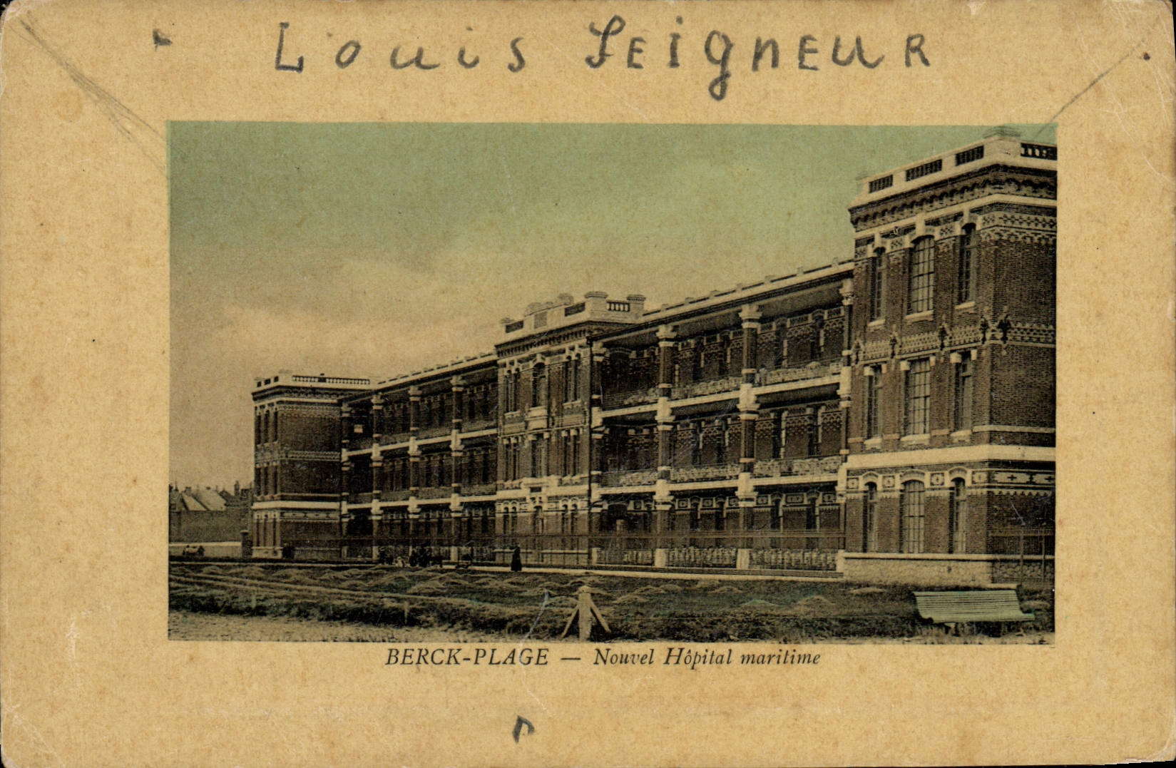 VINTAGE POSTCARD Berck New Military hospital