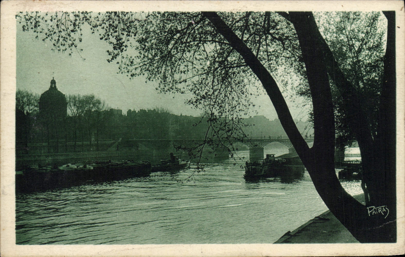 VINTAGE POSTCARD Paris Towards the bridge of Arts and the Institute