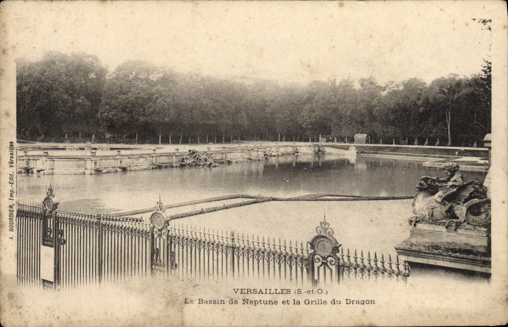 CPA Versailles Le Bassin de Neptune et la Grille du Dragon