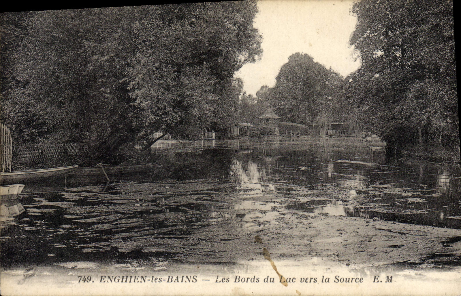 CPA Enghien les Bains les bords du lac vers la source