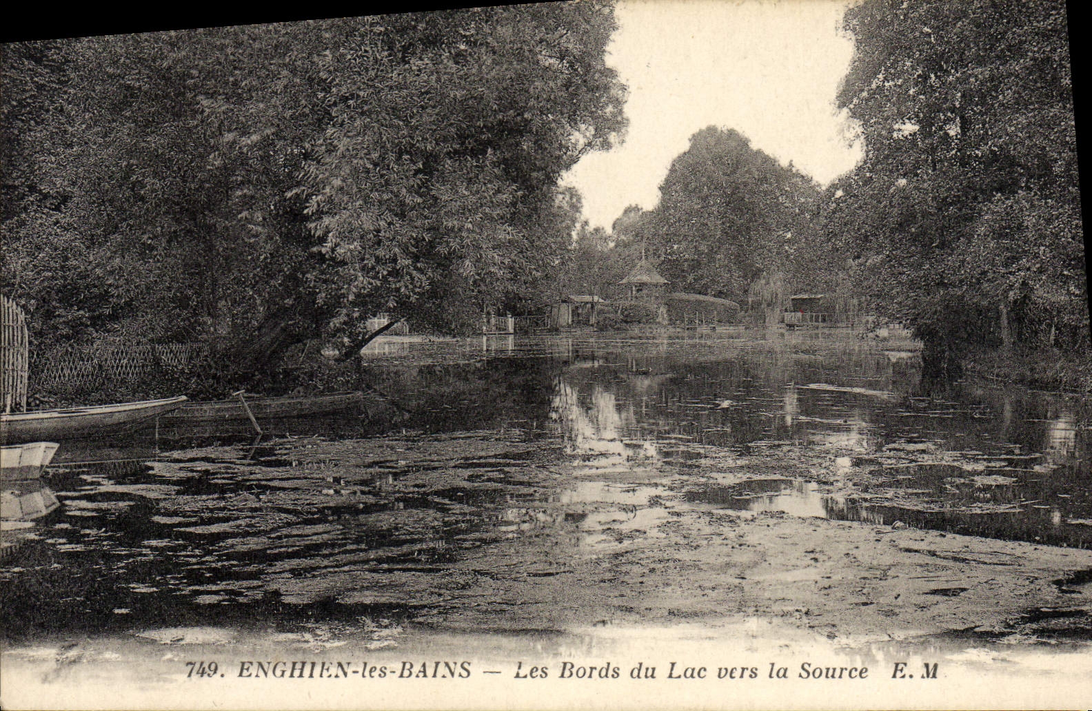 CPA Enghien les Bains les bords du lac vers la Source