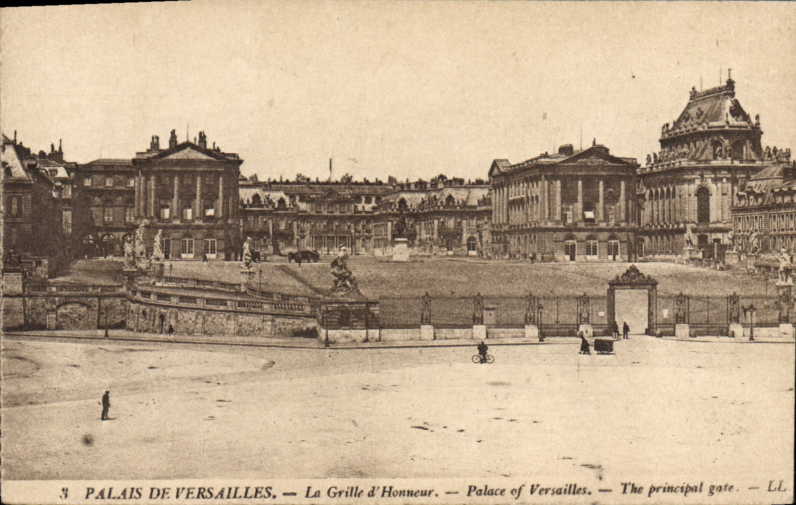 VINTAGE POSTCARD Palate Of Versailles the Grid of Honor