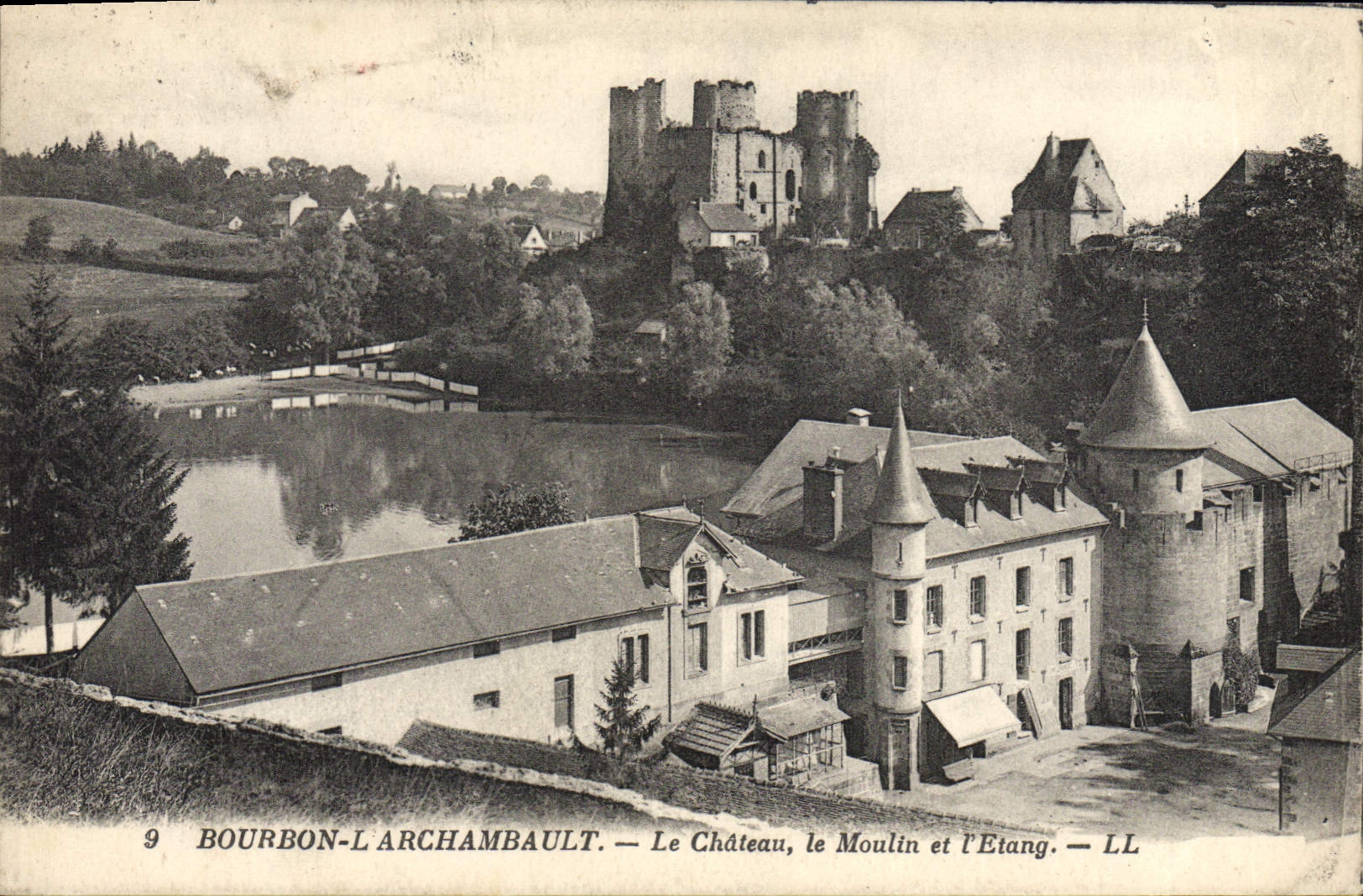 CPA Bourbon L'Archambault Le Chateau le Moulin et l'etang