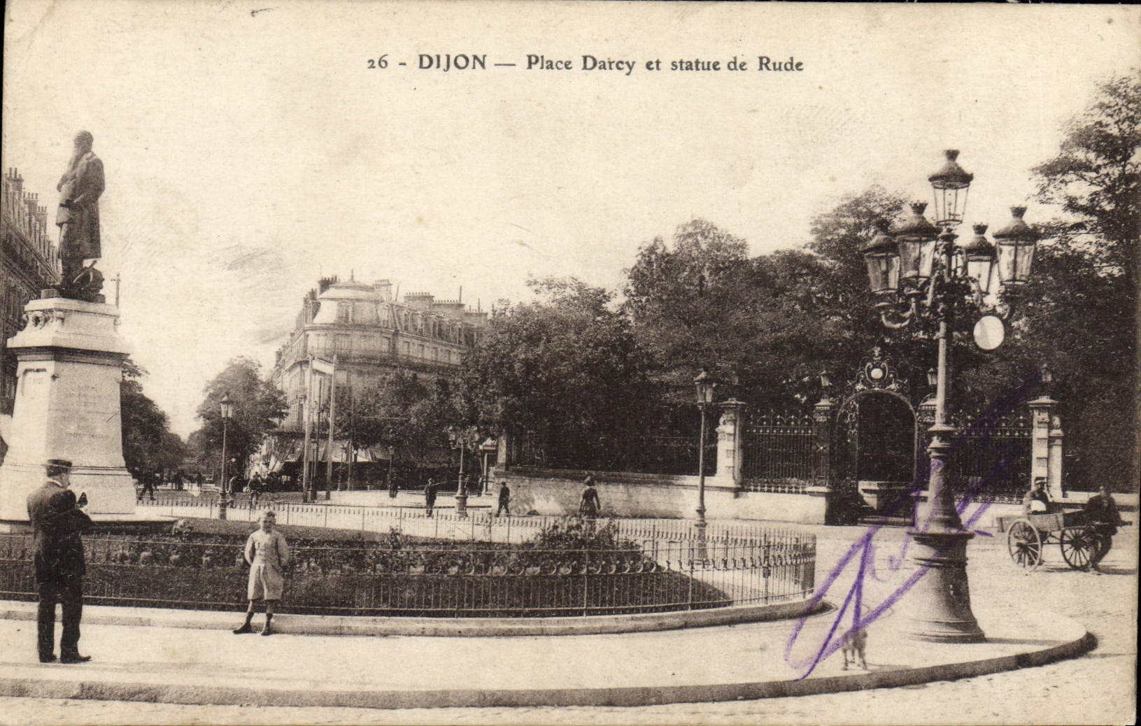 CPA Dijon Place Darcy et statue de Rude