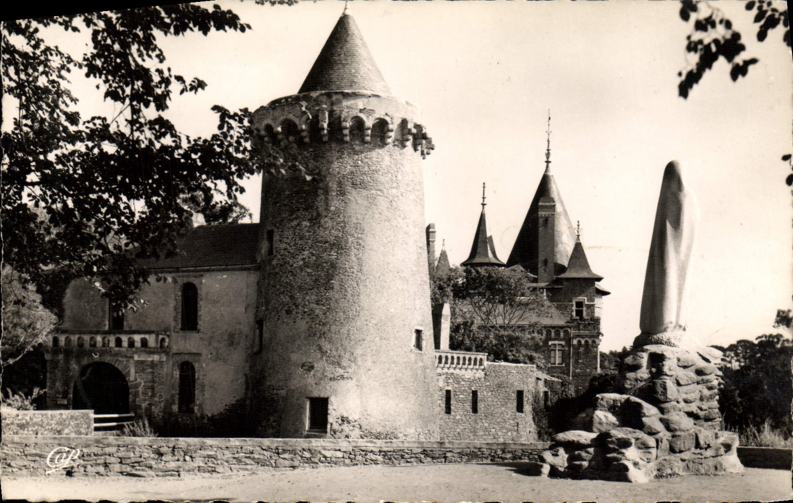 CPM Cote De Jade Pornic Le Donjon et Notre Dame de la Recouvrance