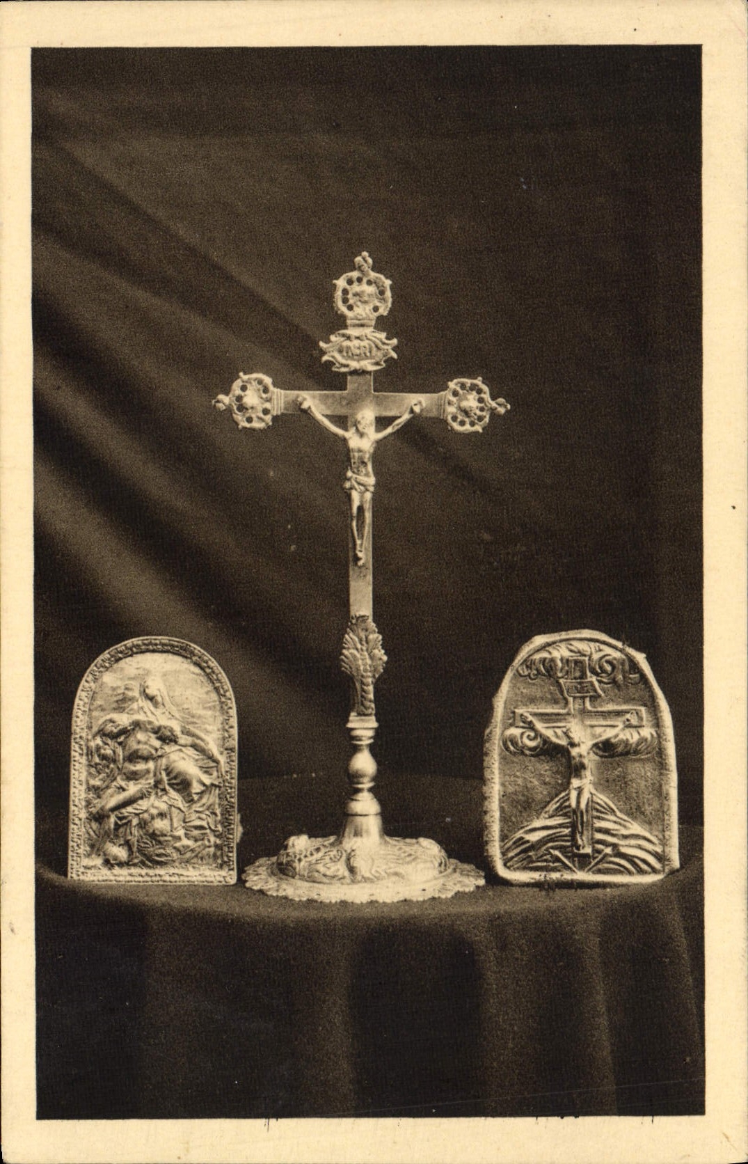 VINTAGE POSTCARD Sanctuary of Notre Dame de Behuard Cross of money Kisses of peace