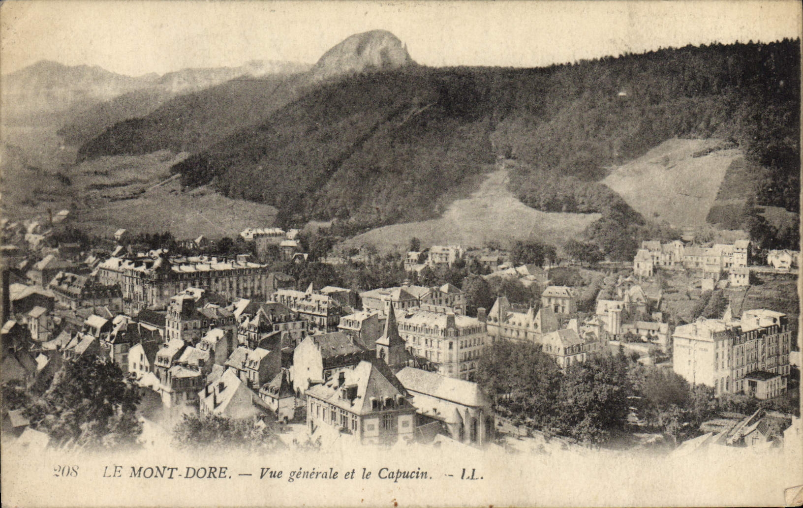 CPA Le Mont Dore Vue generale et le Capucin 