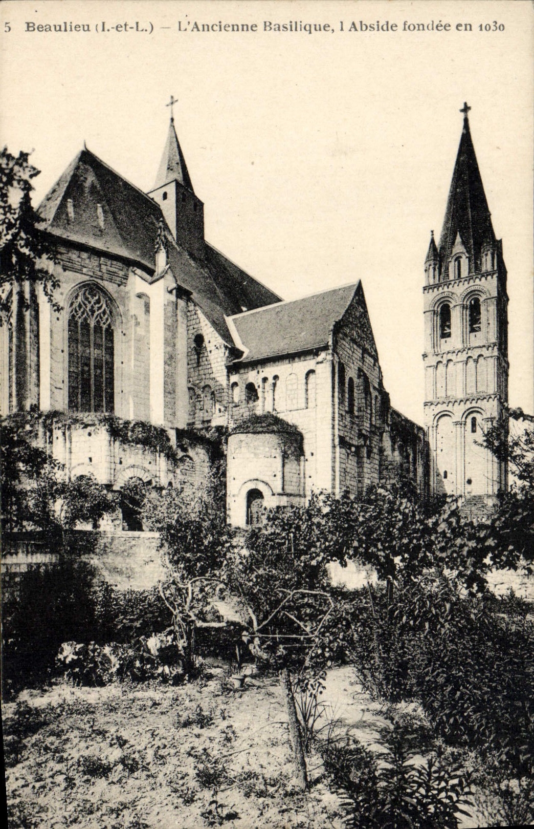 CPA Beaulieu L'ancienne Basilique 