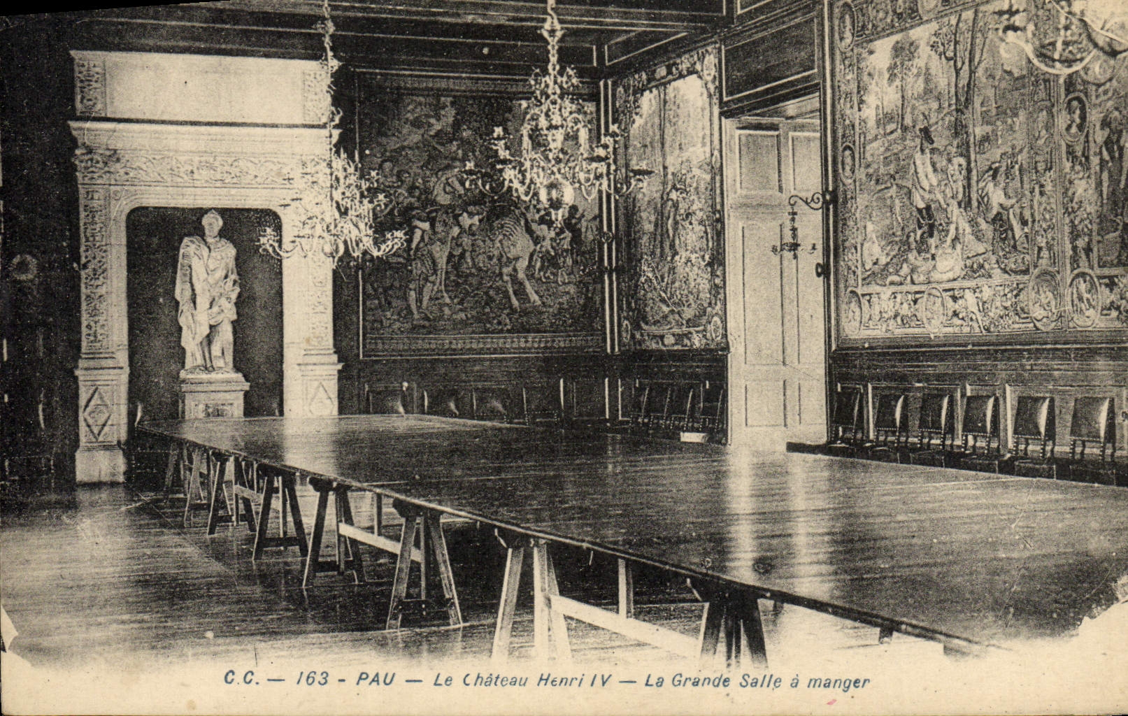 VINTAGE POSTCARD Pau the Castle Henri IV The large dining room