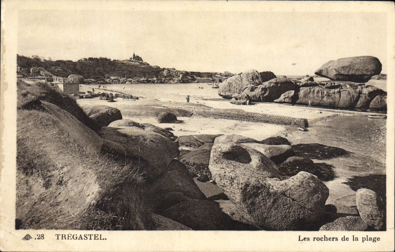 CPA Tregastel Les roches de la Plage