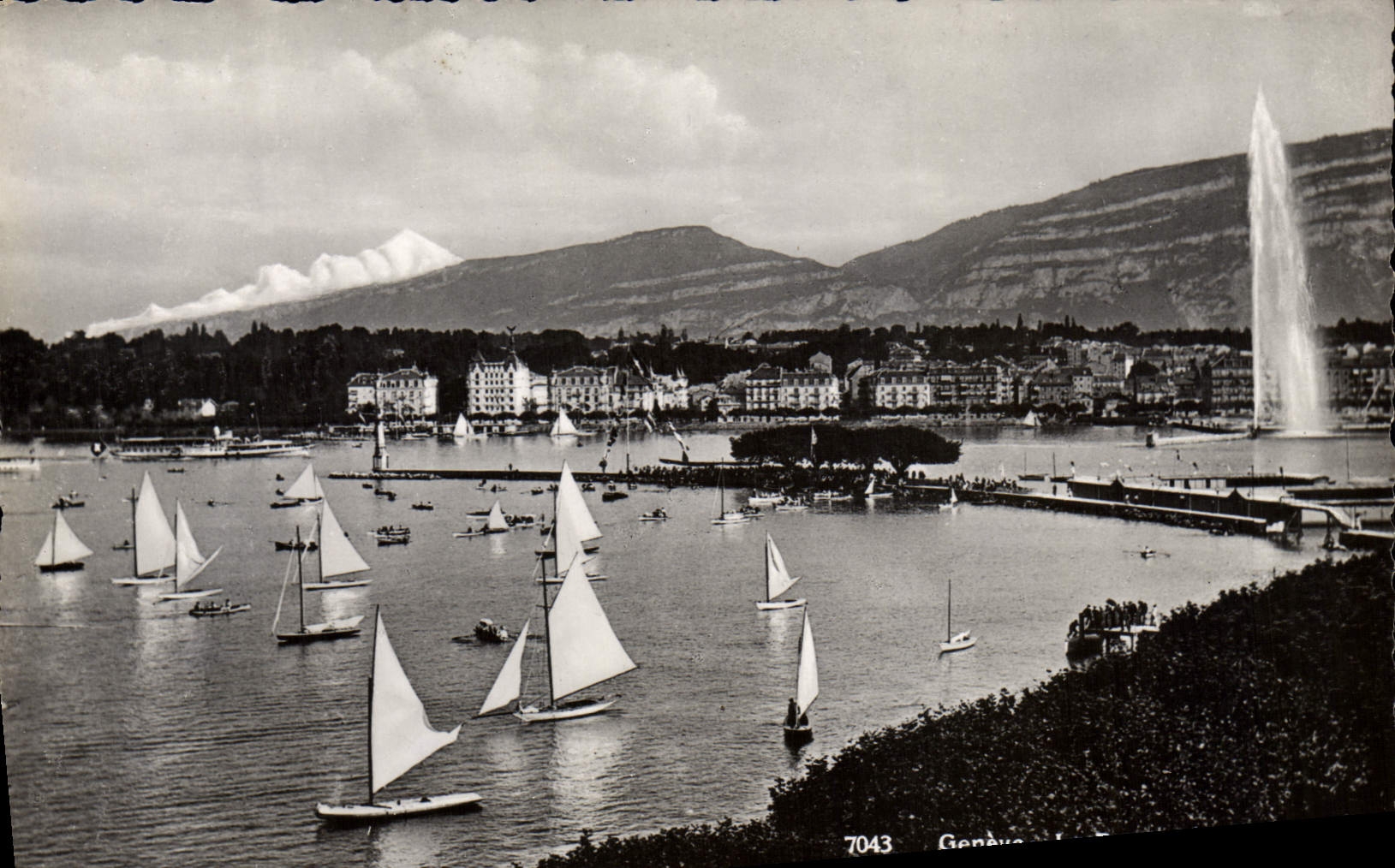 CPM Geneve La rade et le Mont Blanc