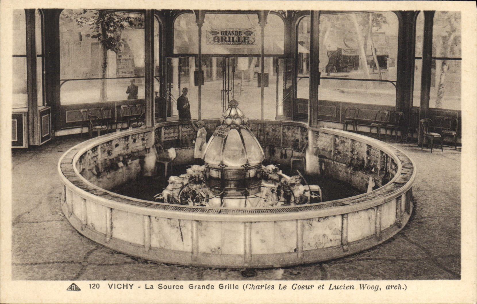 CPA Vichy La Source Grande Grille 
