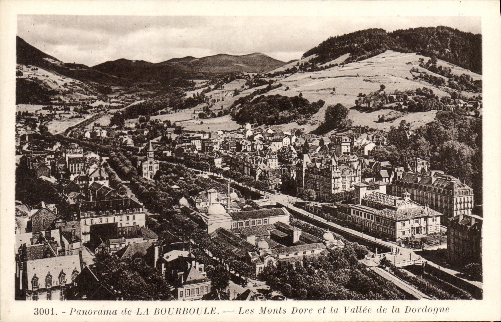 CPA Panorama de La Bourboule Les Monts Dore et la Vallee de la Dordogne 