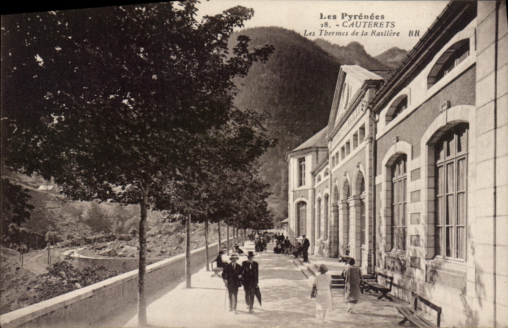 CPA Cauterets Les thermes de la Raillere
