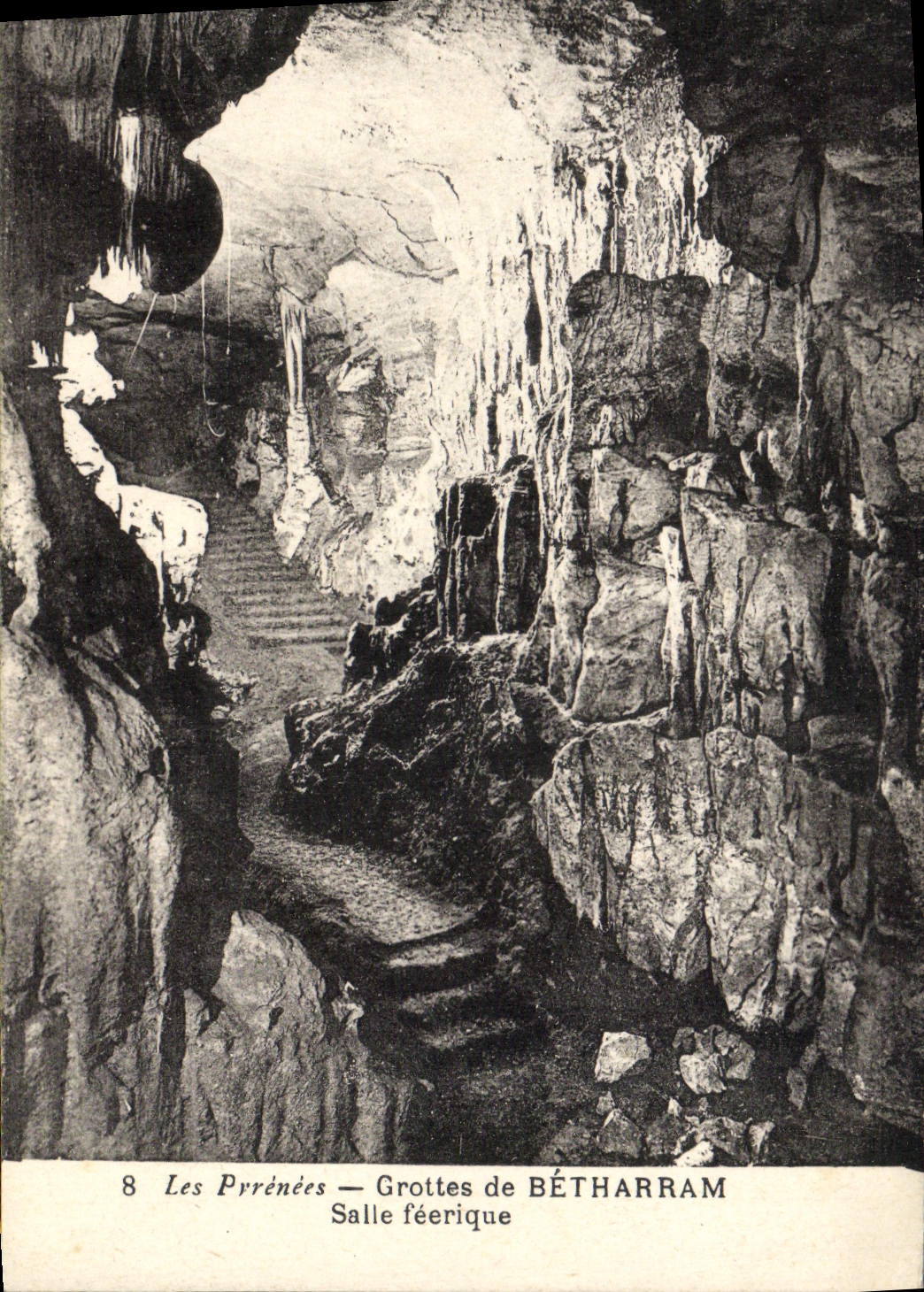 VINTAGE POSTCARD the Pyrenees Caves De Fairy-like Betharam Room