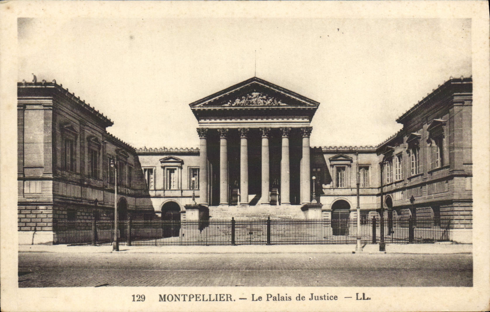 VINTAGE POSTCARD Montpellier Law courts