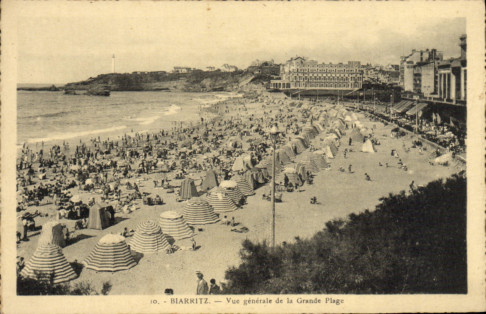 CPA Biarritz Vue Generale De La Grande Plage