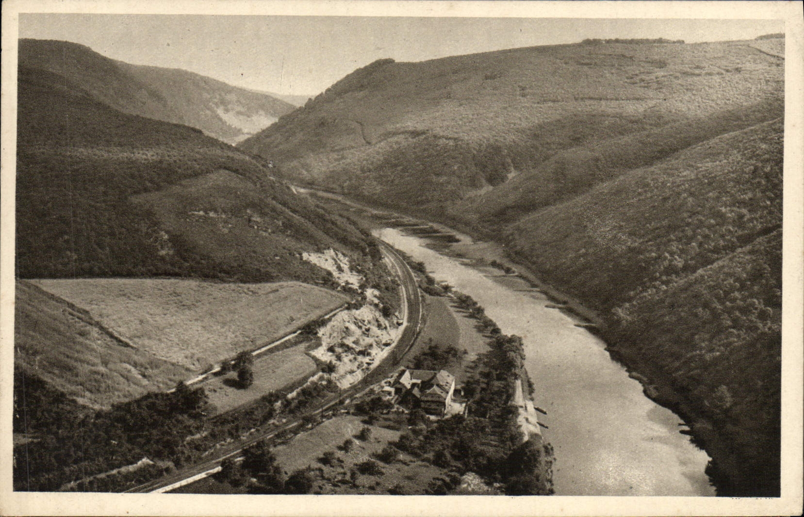 VINTAGE POSTCARD Blick Von Der Michelskapelle Auf Saarhausen
