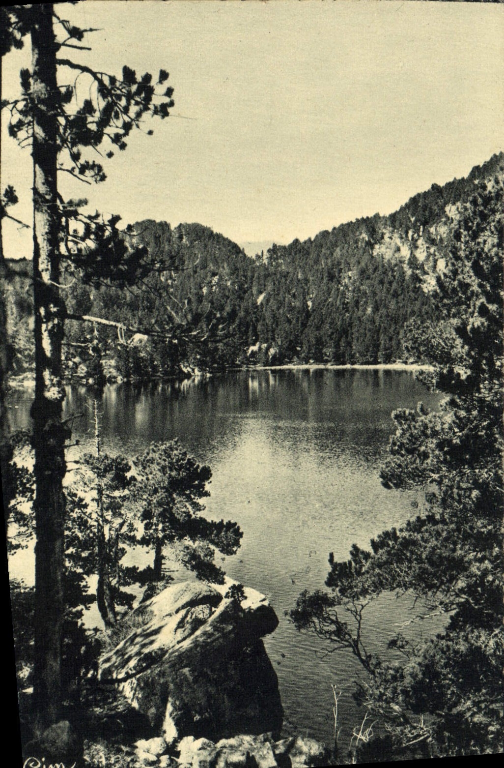 MODERN CARD Black Lake Close De Fontromeu