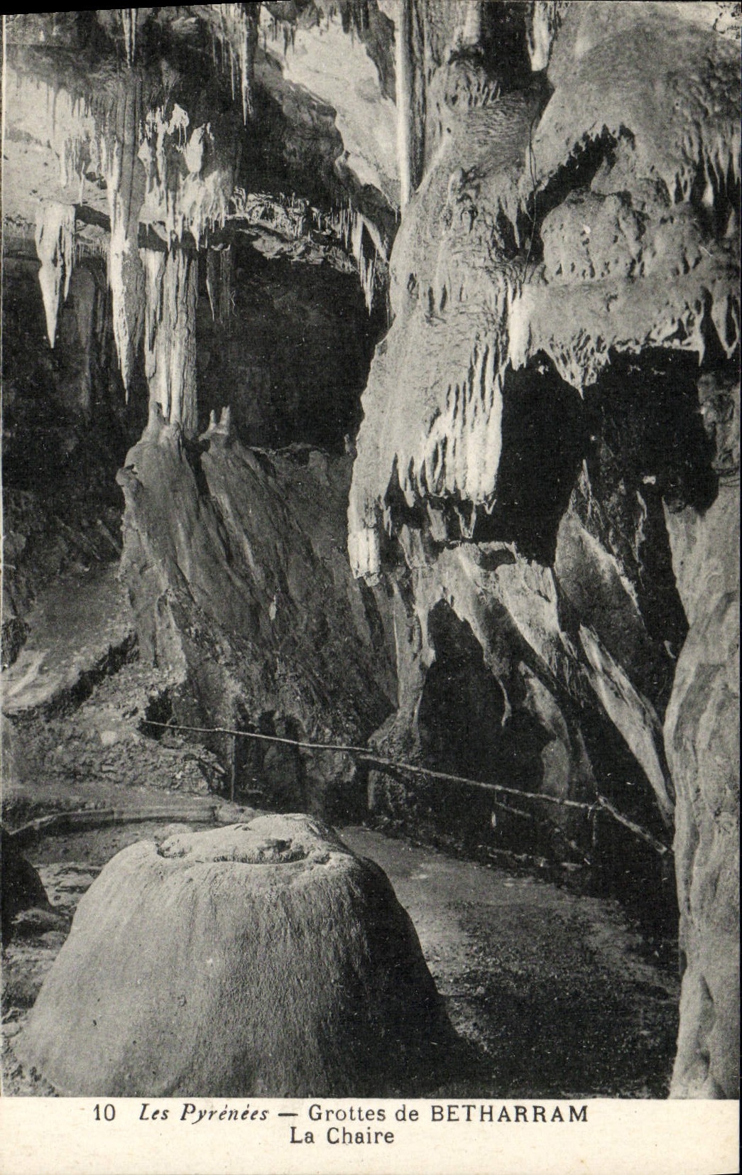 VINTAGE POSTCARD Betharram the Pulpit Caves