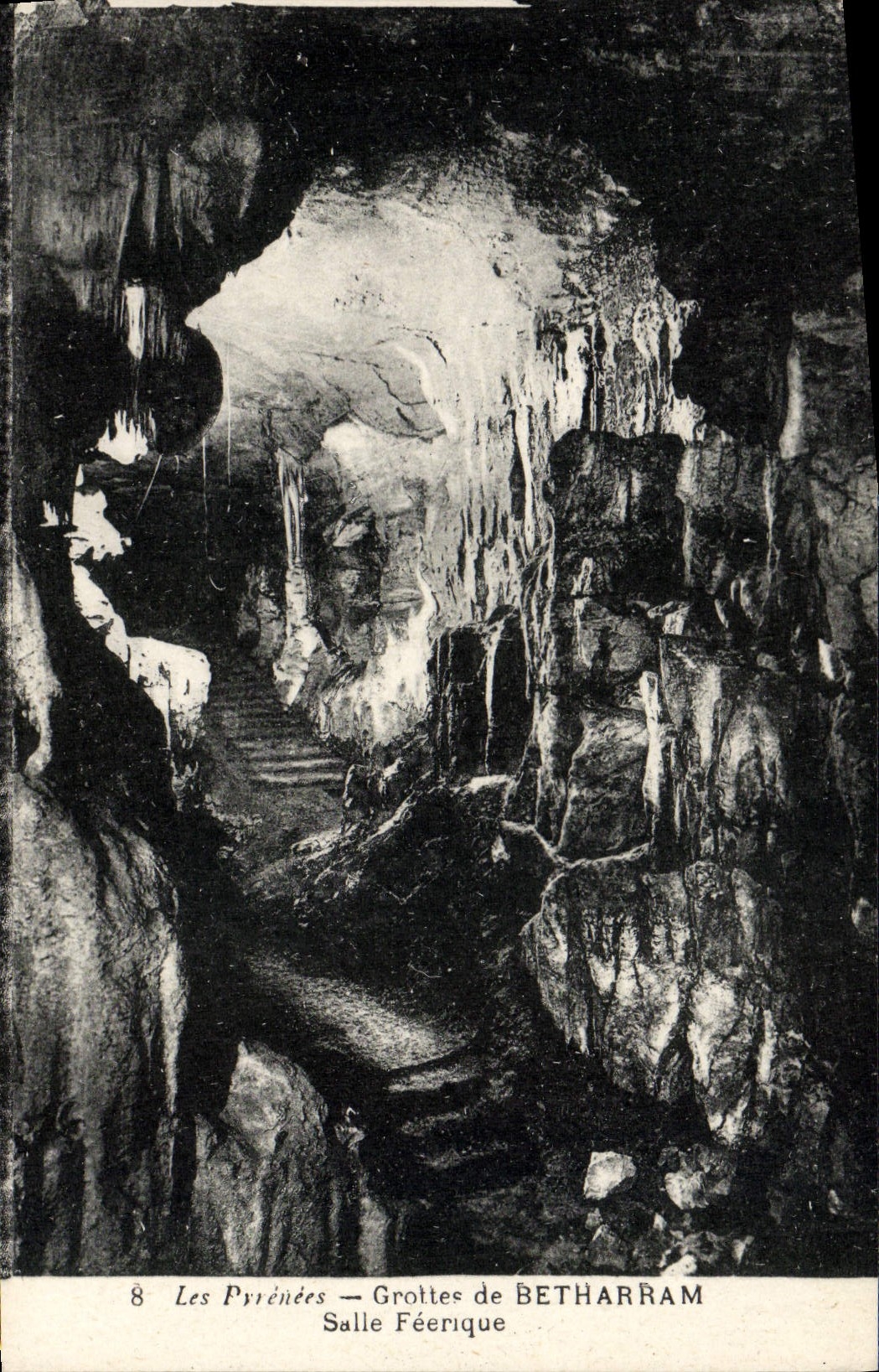 VINTAGE POSTCARD the Pyrenees Grottee De Betharram Room Fairy-like