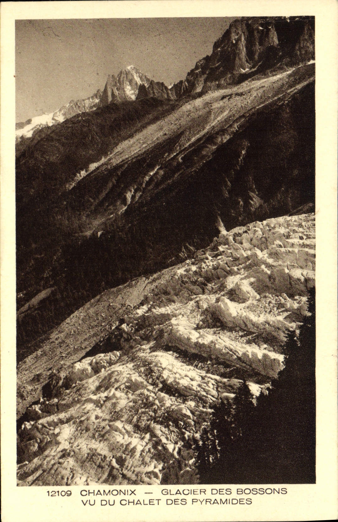 El glaciar de Chamonix de la POSTAL de la VENDIMIA del nos dejó trabajar la cabaña vista del país de las pirámides