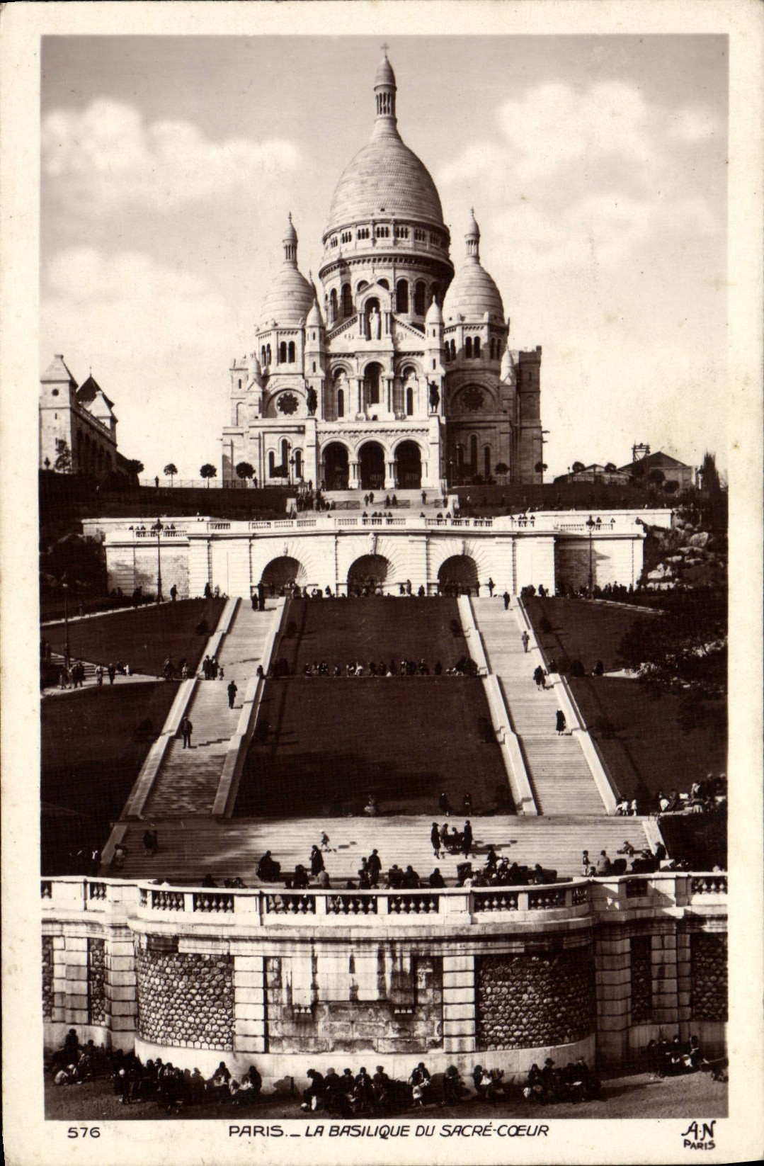 CPA Paris La Basilique Du Sacre Coeur