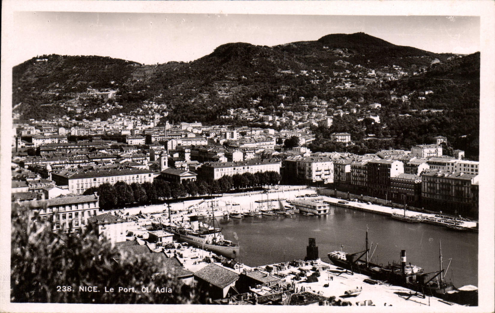 CPA Nice Le Port Adia Bateaux