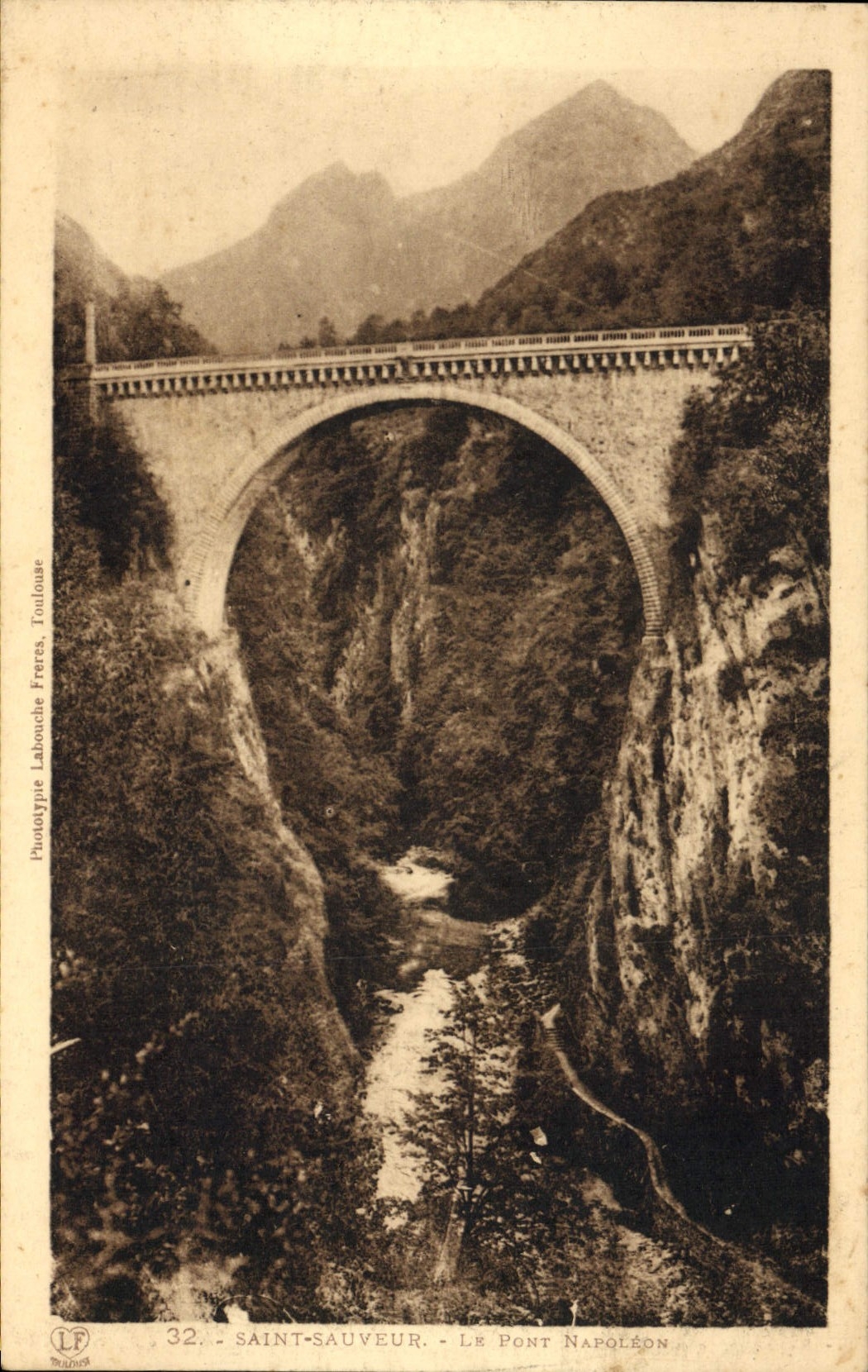 CPA Saint Sauveur Le Pont Napoleon