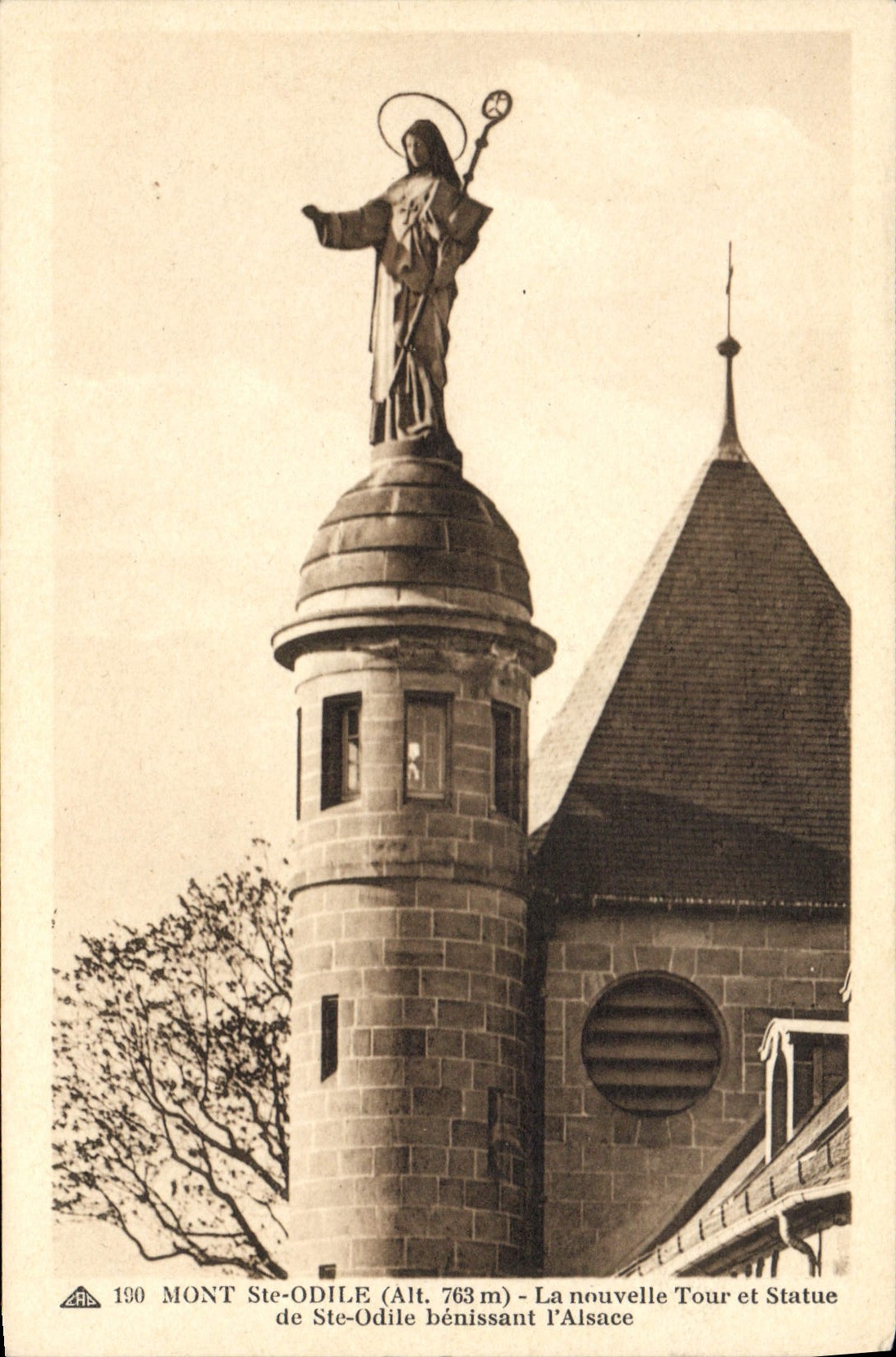 Montaje co de la POSTAL de la VENDIMIA. Odile las noticias se eleva y estatua del co. Bendición I Alsacia de Odile