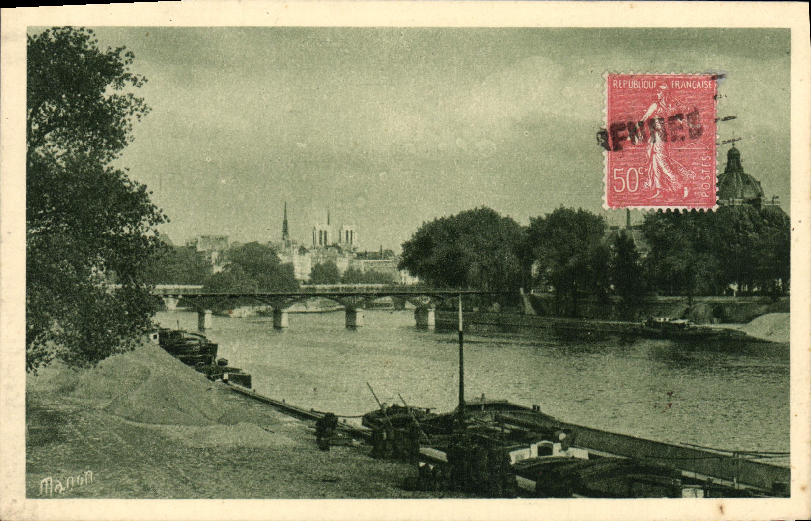 CPA Paris Les Quais du Louvre Bateau Peniche
