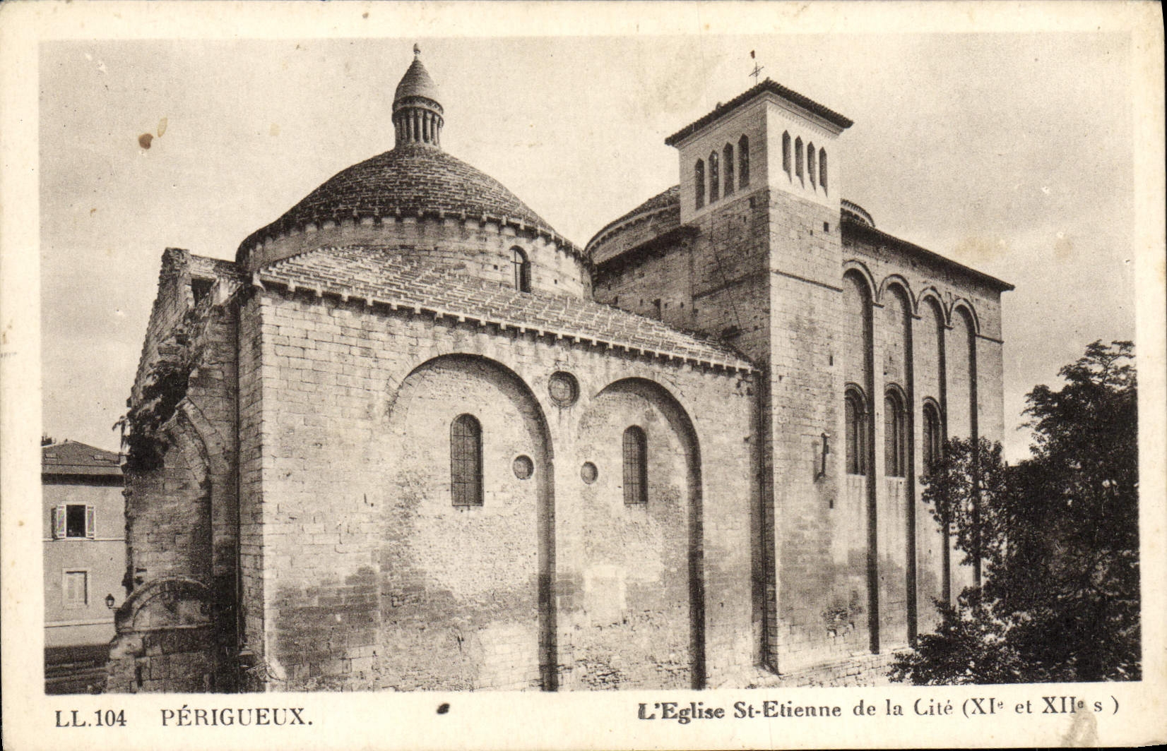 VINTAGE POSTCARD Périgueux the Church St Etienne Of the ISCED