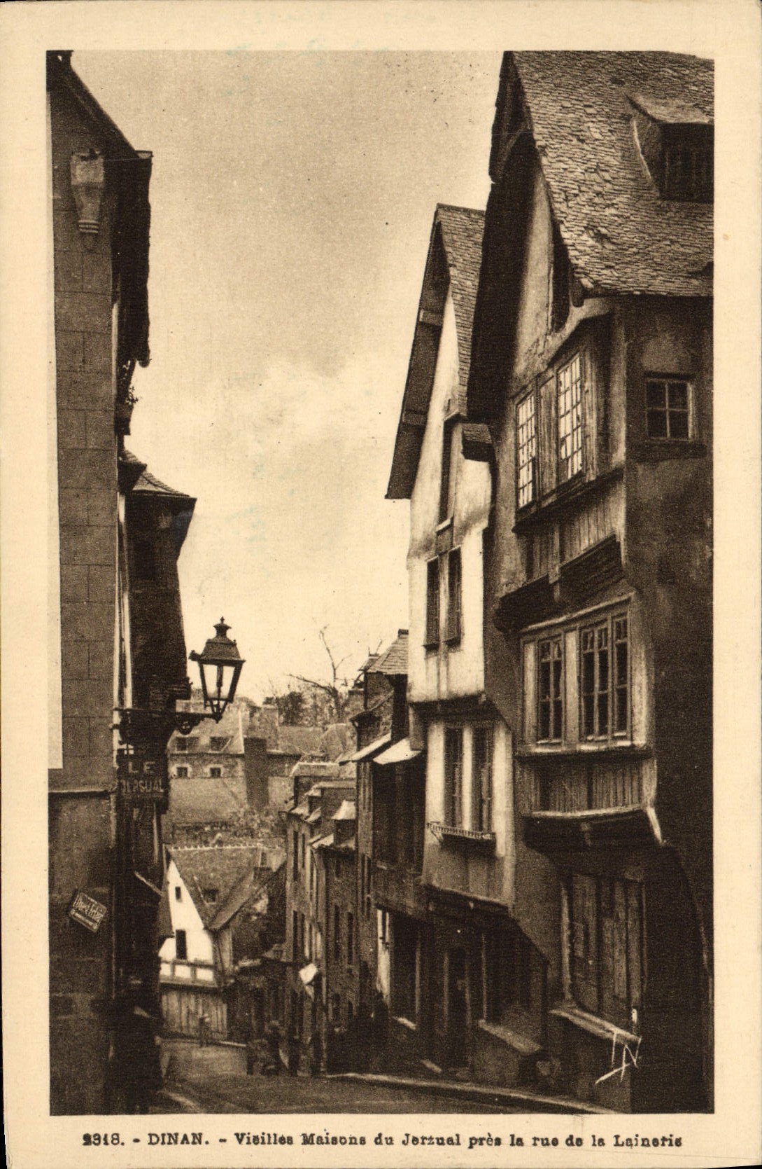 CPA Dinan Vieilier Maisons Du Jerzual pres la rue de la lainerie
