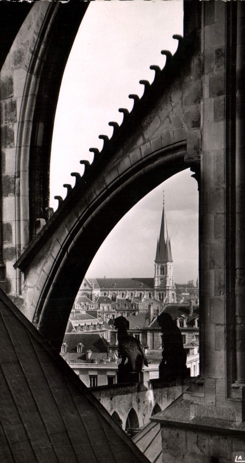 MODERN CARD Rheims the Cathedral Seen Through the arcs of the cathedral on the Holy district Andre