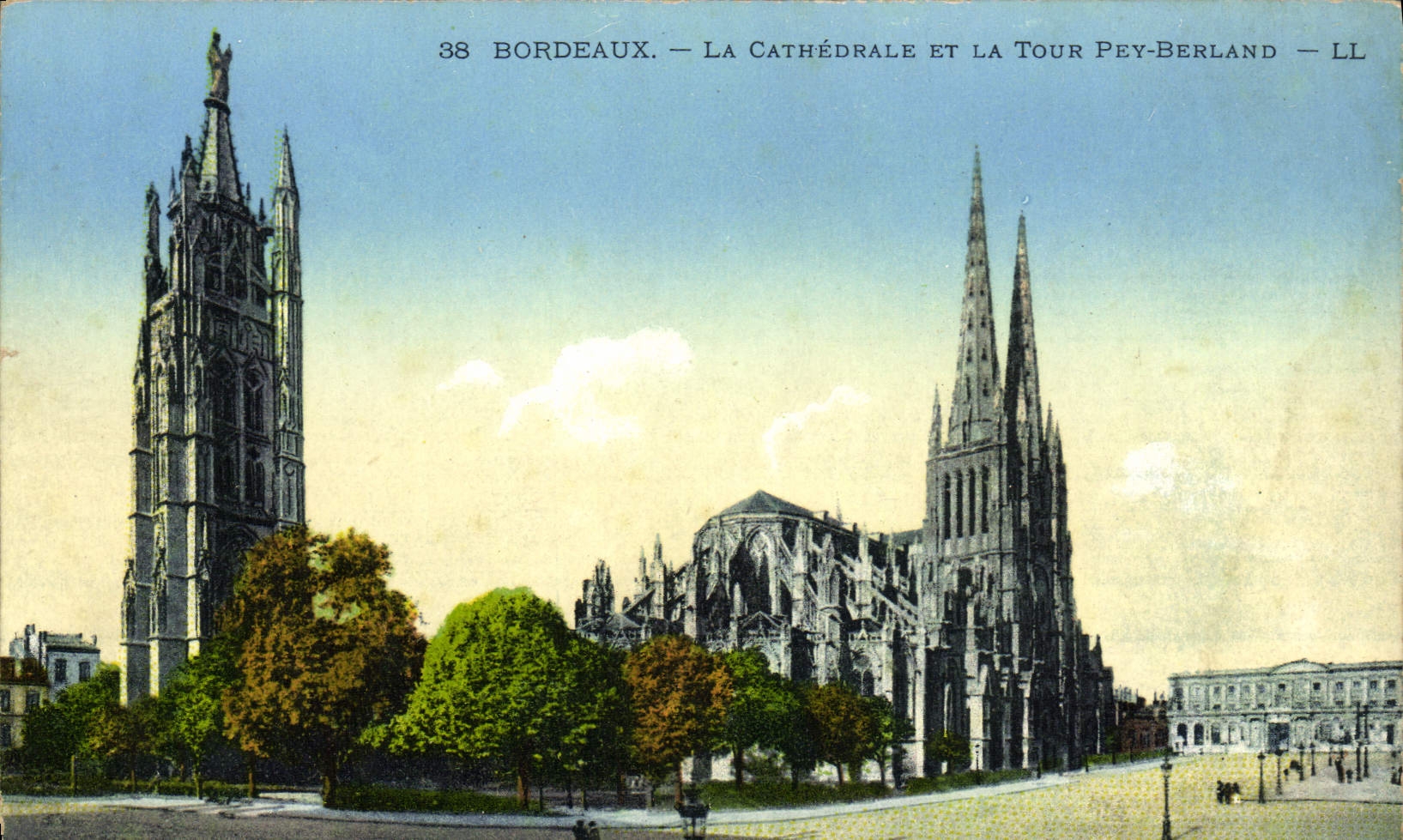 CPA Bordeaux La Cathedrale Et La Tour Pey Berland