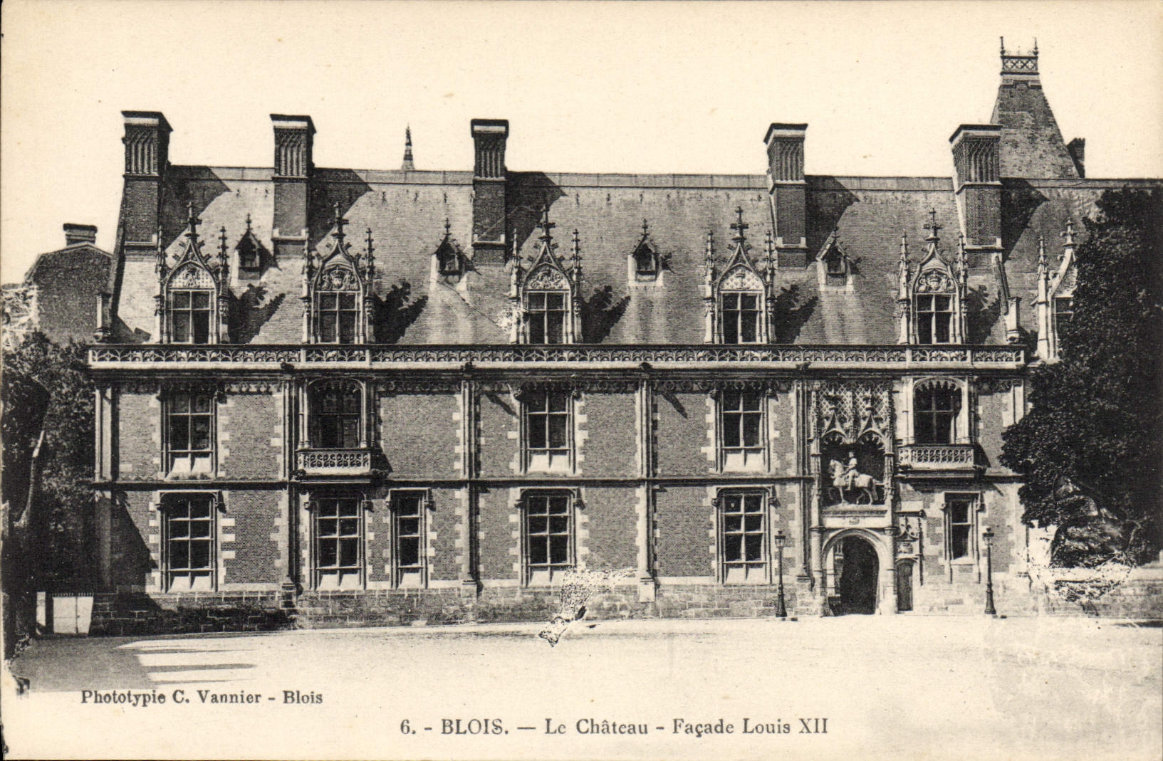 CPA Blois Le Chateau Facade Louis XII
