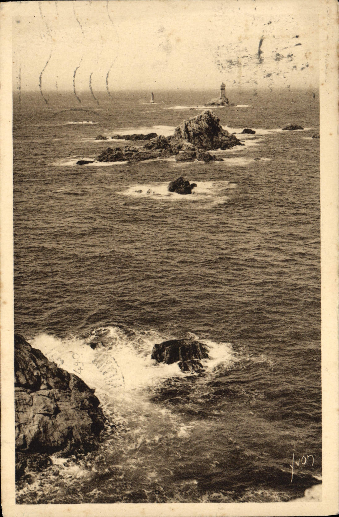 VINTAGE POSTCARD Brittany Points Strong current the Lighthouse Of the Old woman