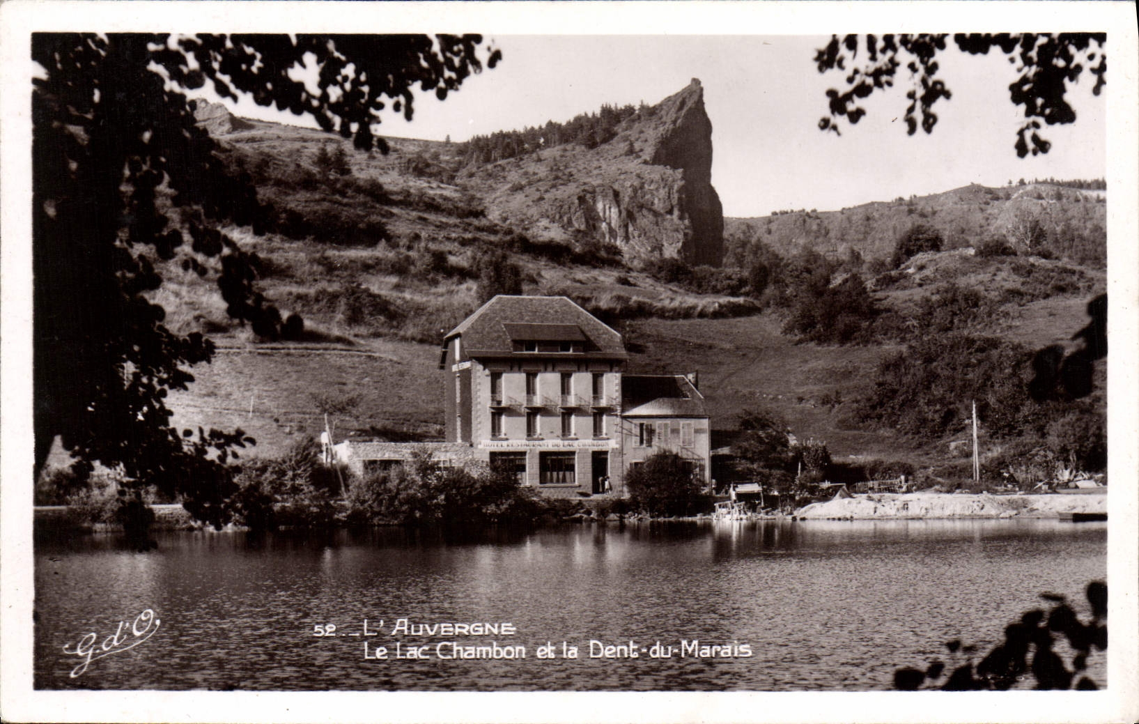 CPM L'Auvergne Le Lac Chambon Et La Dent Du Marais