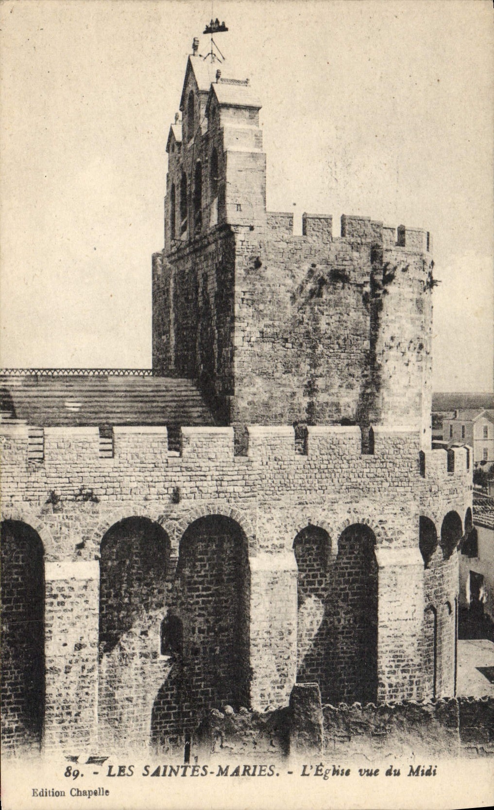 CPA Les Saintes Maries L'Eglise Vue Du Midi