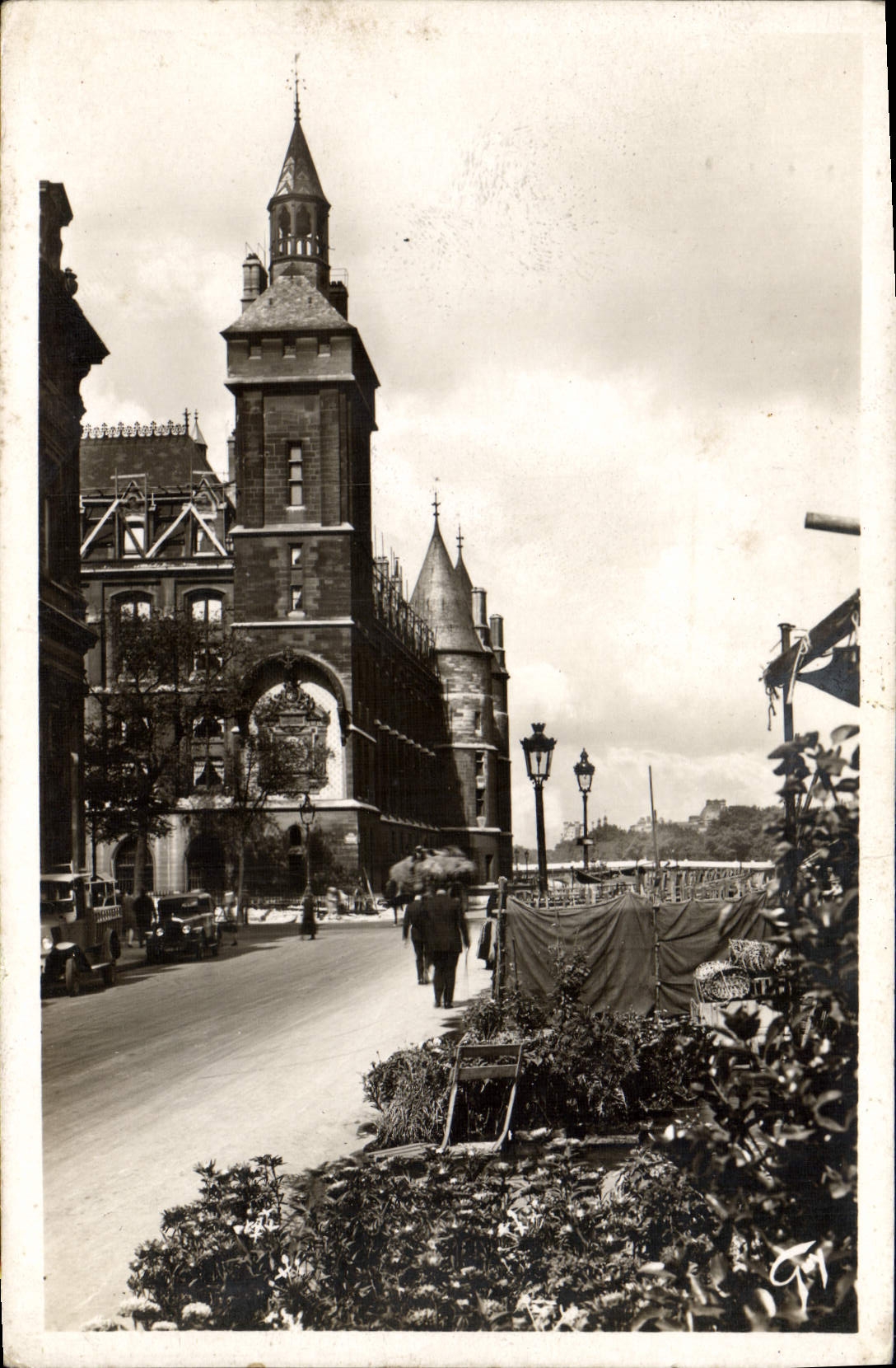 MODERN CARD Paris Places And Wonders Quay At the Flowers