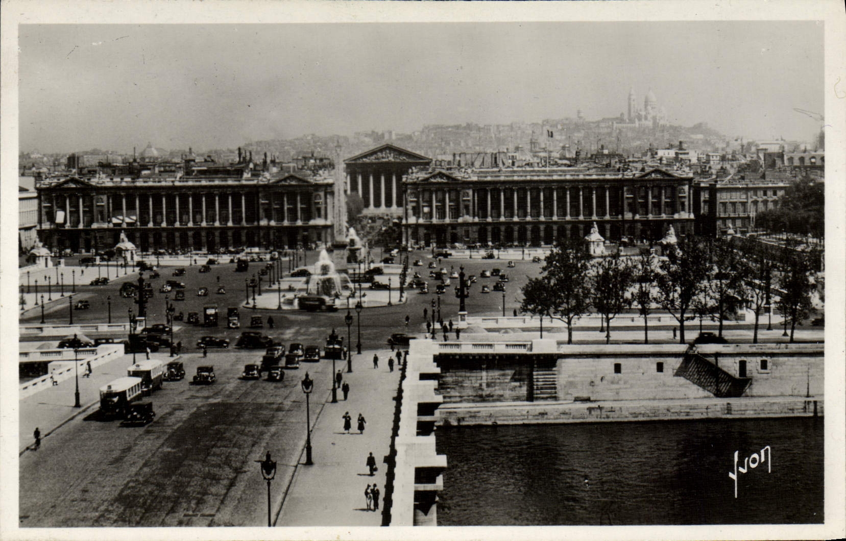 CPM Paris En Flanant Vue Generale De La Place De La Concorde
