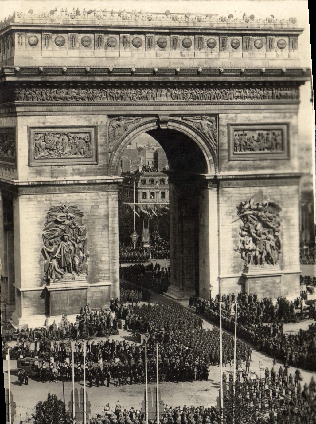 CPA Paris Arc de triomphe Militaria