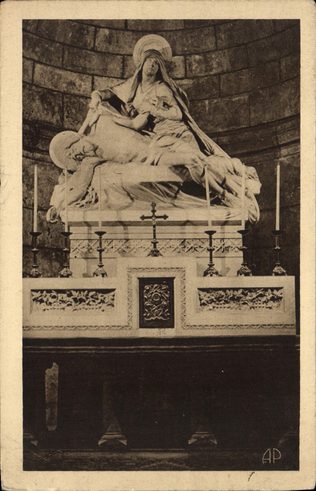 VINTAGE POSTCARD Paris Crowns Heart De Montmartre Autel Of the Vault Of Deaths