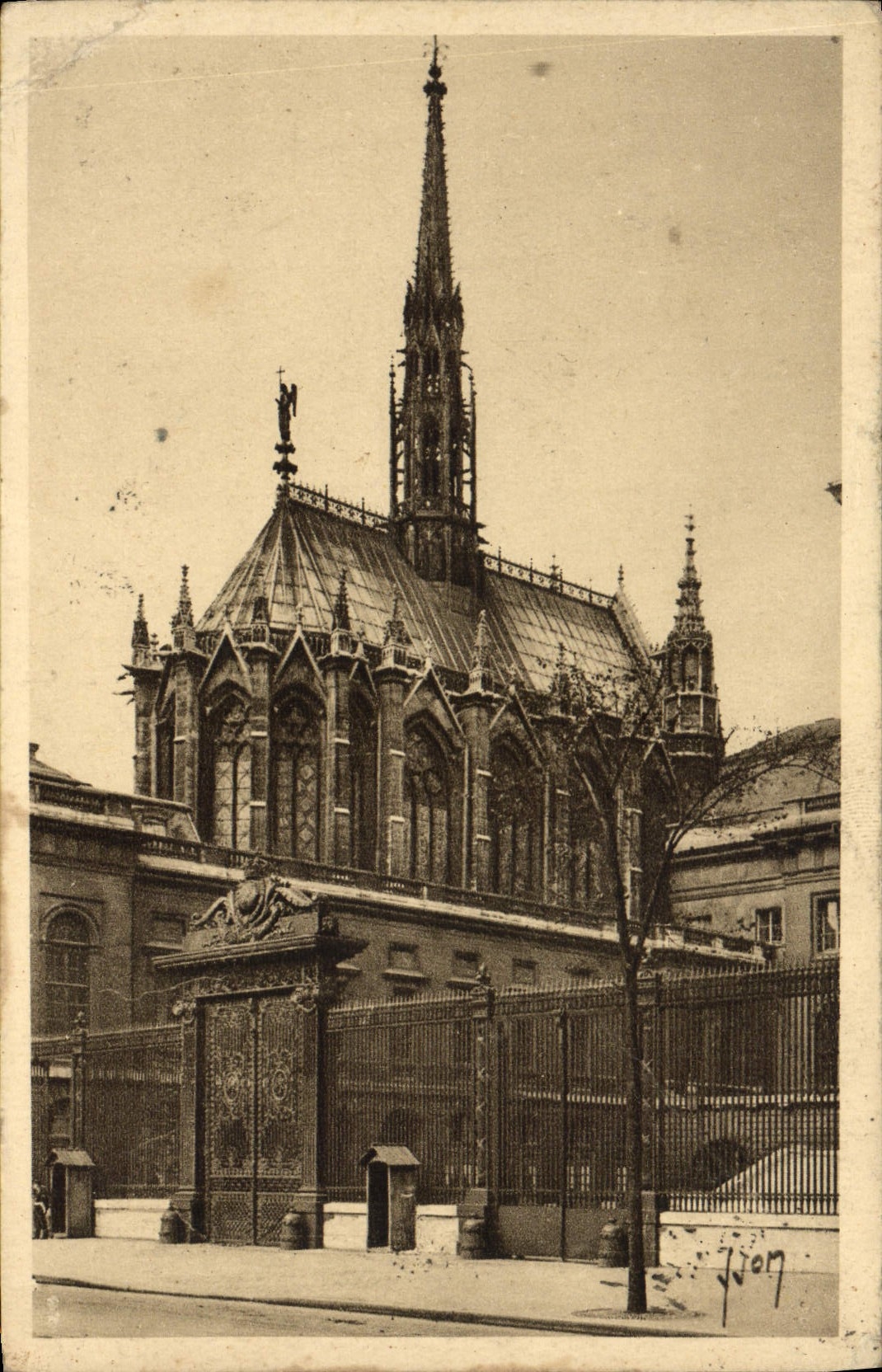 CPA Paris La Sainte Chapelle Et La Grille Du Palais De Justice