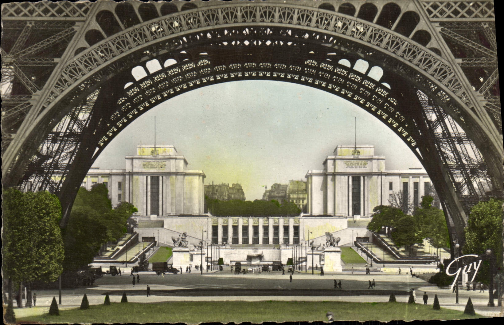 CPM Paris Et Ses Merveilles Le Palais De Chaillot vu sous la tour Eiffel